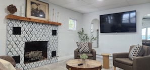Family House, 6 Bedrooms, Lake View | Living area