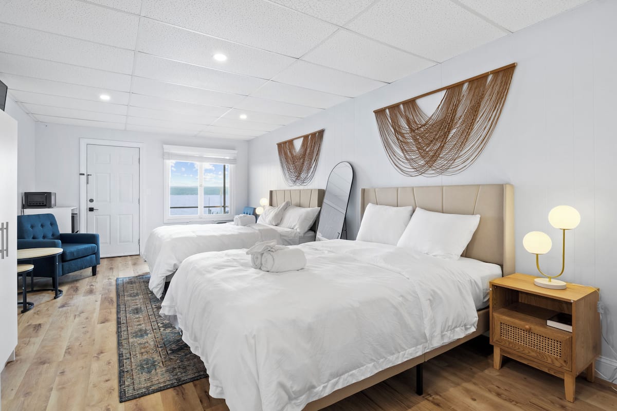 Double Room, 2 Queen Beds, Balcony, Lake View