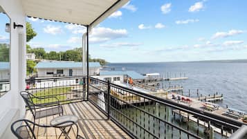 Single Room, 1 King Bed, Lake View | Balcony