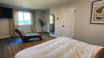 Family House, 6 Bedrooms, Lake View | Individually decorated, individually furnished, free WiFi, bed sheets