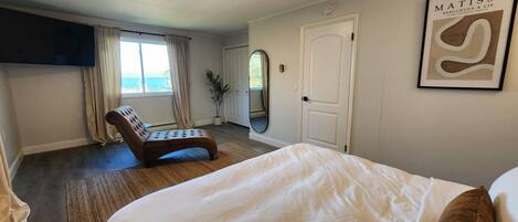 Casa familiar, 6 habitaciones, vista al lago | Decoración personalizada, muebles diferentes y wifi gratis