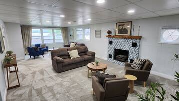 Family House, 6 Bedrooms, Lake View | Living area | 25-inch Smart TV with digital channels, Netflix, streaming services