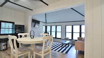 Cottage, Kitchenette, Lake View | Living area