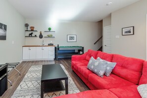 Smart TV, fireplace, ping pong - Chalet Altitude near Le Massif de Charlevoix (Petite-Rivière-Saint-François)
