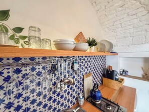 Private kitchen - 2-room, white-stone home in historic center (Martina Franca)