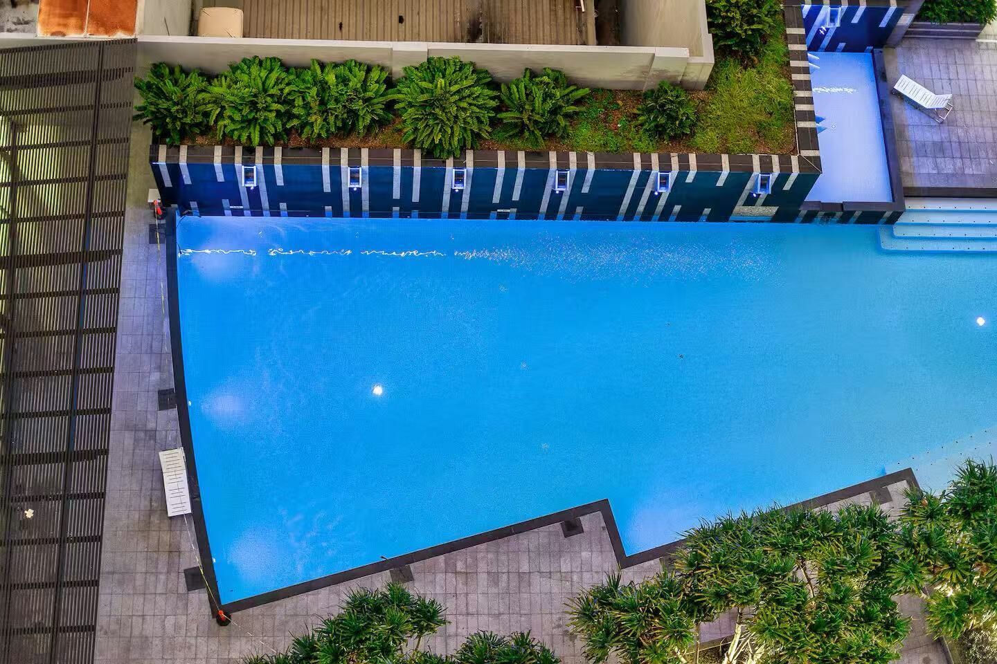 Piscine couverte, piscine extérieure