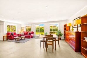Interior - Private Garden 1BR , Heart of La Jolla Village (San Diego)