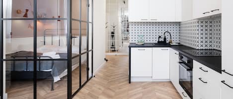 1 habitación, tabla de planchar con plancha, wifi y ropa de cama