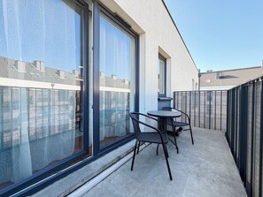 Outdoor dining - Wysoka Two-Level Cosy Apartment (Wysoka)