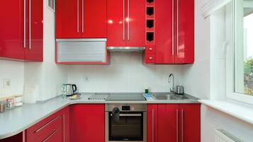 Fridge, oven, stovetop