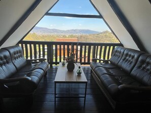 Property grounds - Wooden house with pool and views of Medvednica and vineyards (Kupljenovo)