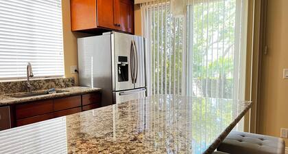 Enjoyable 3-bedroom townhome with AC in charming Azusa