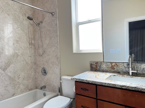 Enjoyable 3-bedroom townhome with AC in charming Azusa