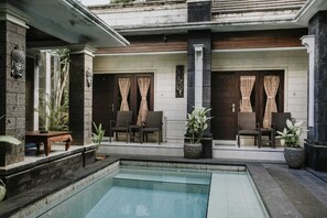 Phòng đôi Deluxe, quang cảnh hồ bơi | Hồ bơi | Hồ bơi ngoài trời 