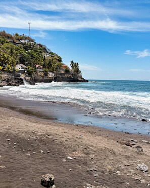 On the beach - Villa del Alma, Luxury Villa in La Libertad SurfCity El Salvador (Tamanique)