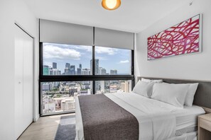 2 bedrooms, bed sheets - Luxury Downtown 37th Floor  Pool, Gym + Free Parking (Miami)