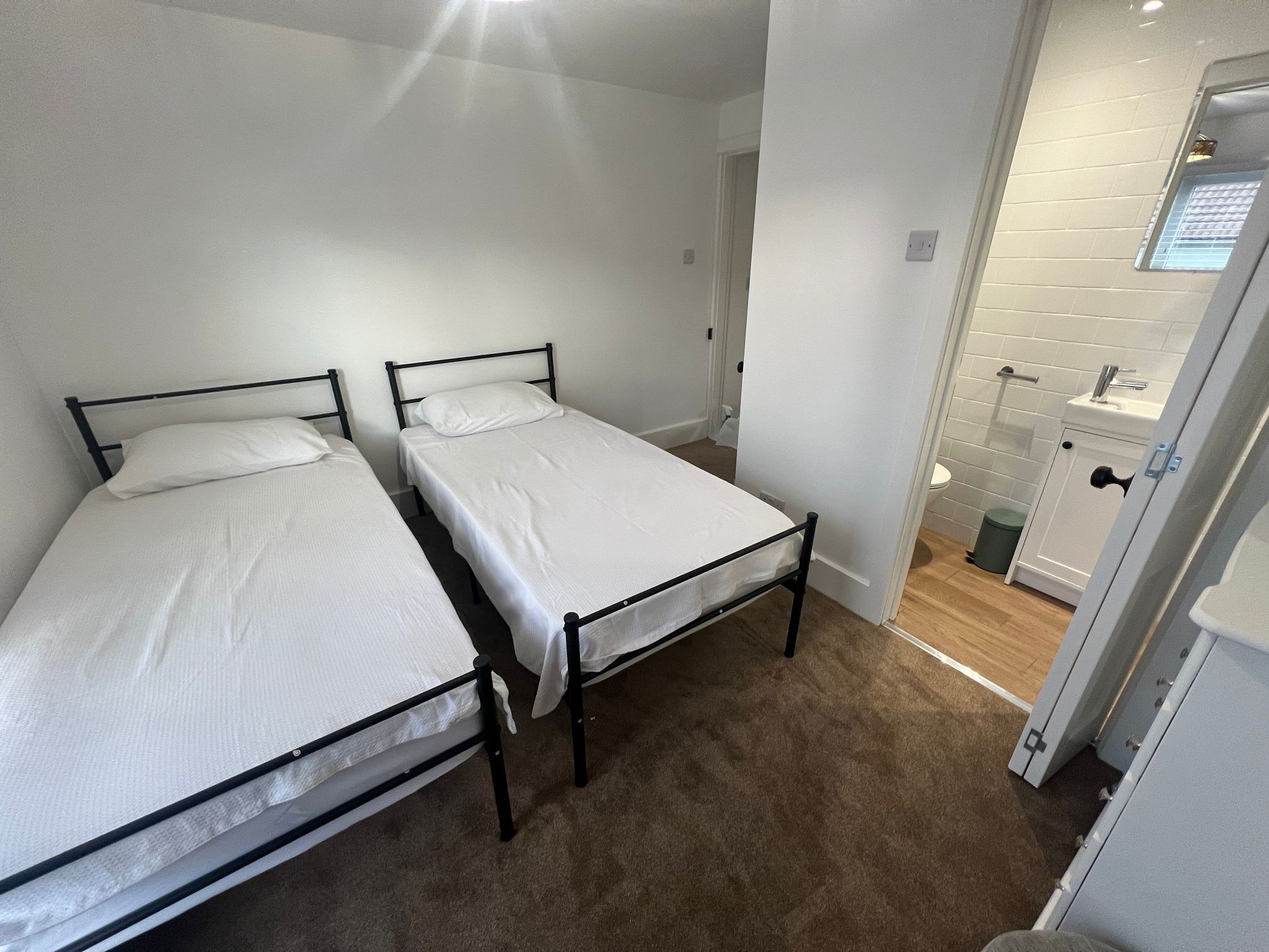 2 chambres, fer et planche à repasser, Wi-Fi, draps fournis