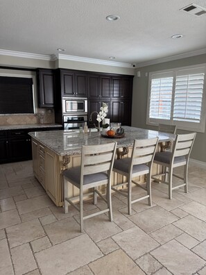 Private kitchen - 5 bedroom dream house in delightful Chino with AC and paradise for a backyard (Chino)