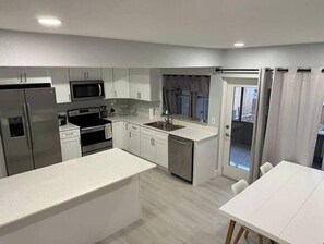 Private kitchen - Spacious 4-bedroom townhome in fantastic Lutz with AC (Lutz)