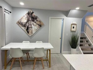 Dining - Spacious 4-bedroom townhome in fantastic Lutz with AC (Lutz)