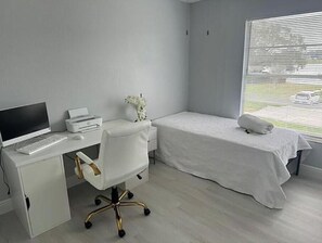 Internet, bed sheets - Spacious 4-bedroom townhome in fantastic Lutz with AC (Lutz)