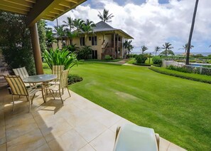 Outdoor dining - Kaha Lani - 5BR Oceanfront - Sleeps 14 (Lihue)