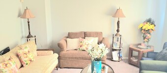 Serene 3-bedroom townhome with AC in charming Wilmington