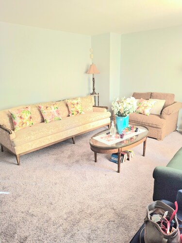 Serene 3-bedroom townhome with AC in charming Wilmington