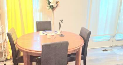Serene 3-bedroom townhome with AC in charming Wilmington