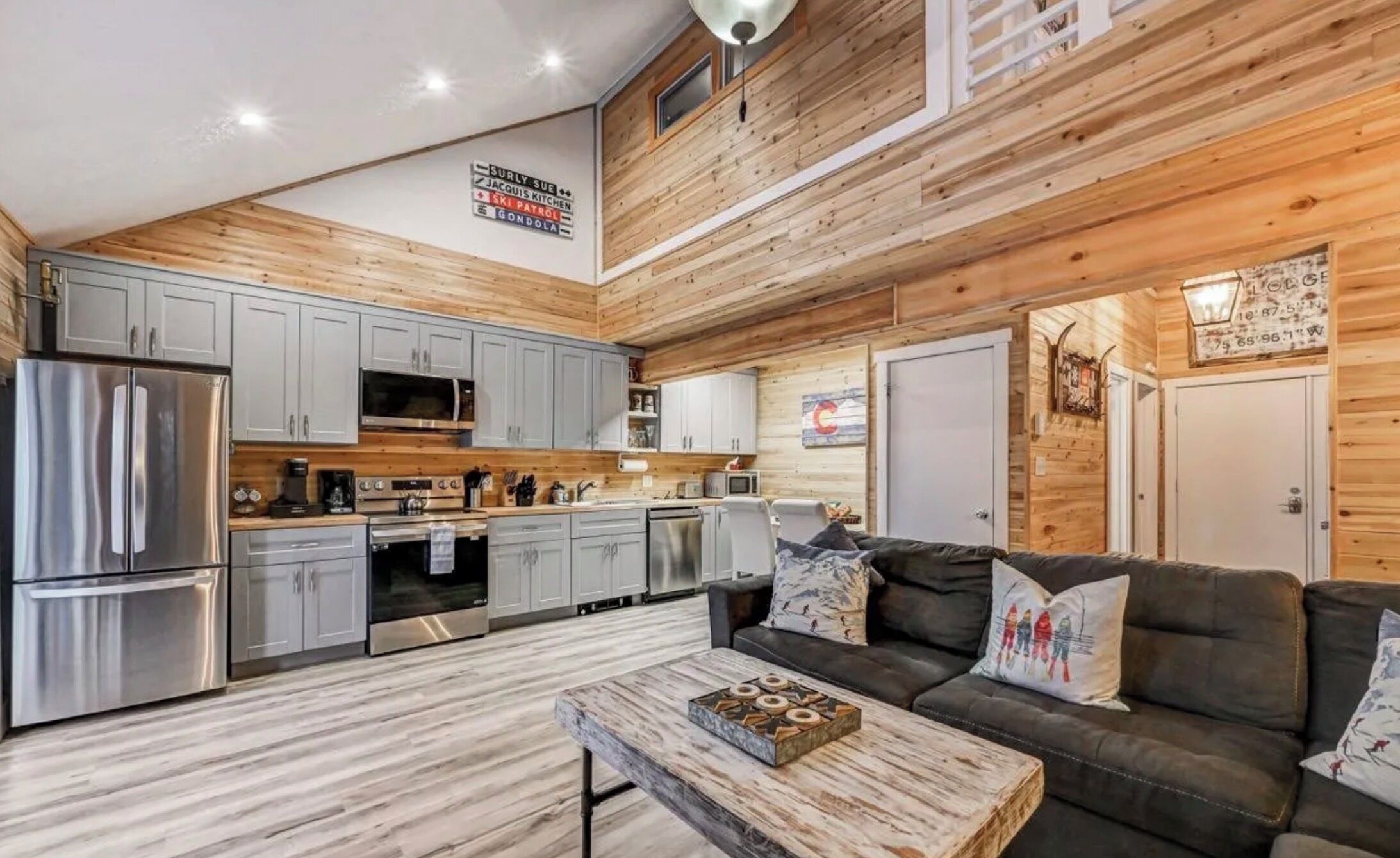 Spacious Open Floor Plan. Latge Nee Updated Kitchen