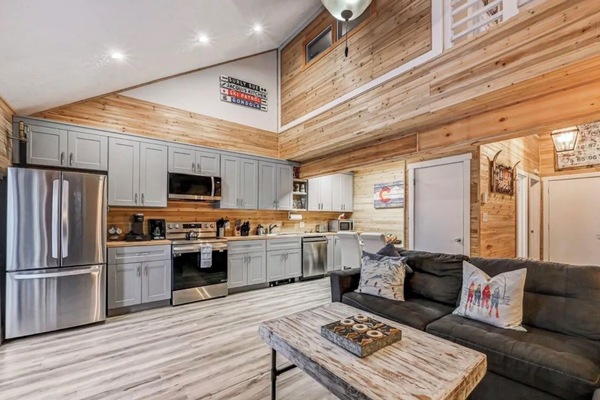 Spacious Open Floor Plan. Latge Nee Updated Kitchen