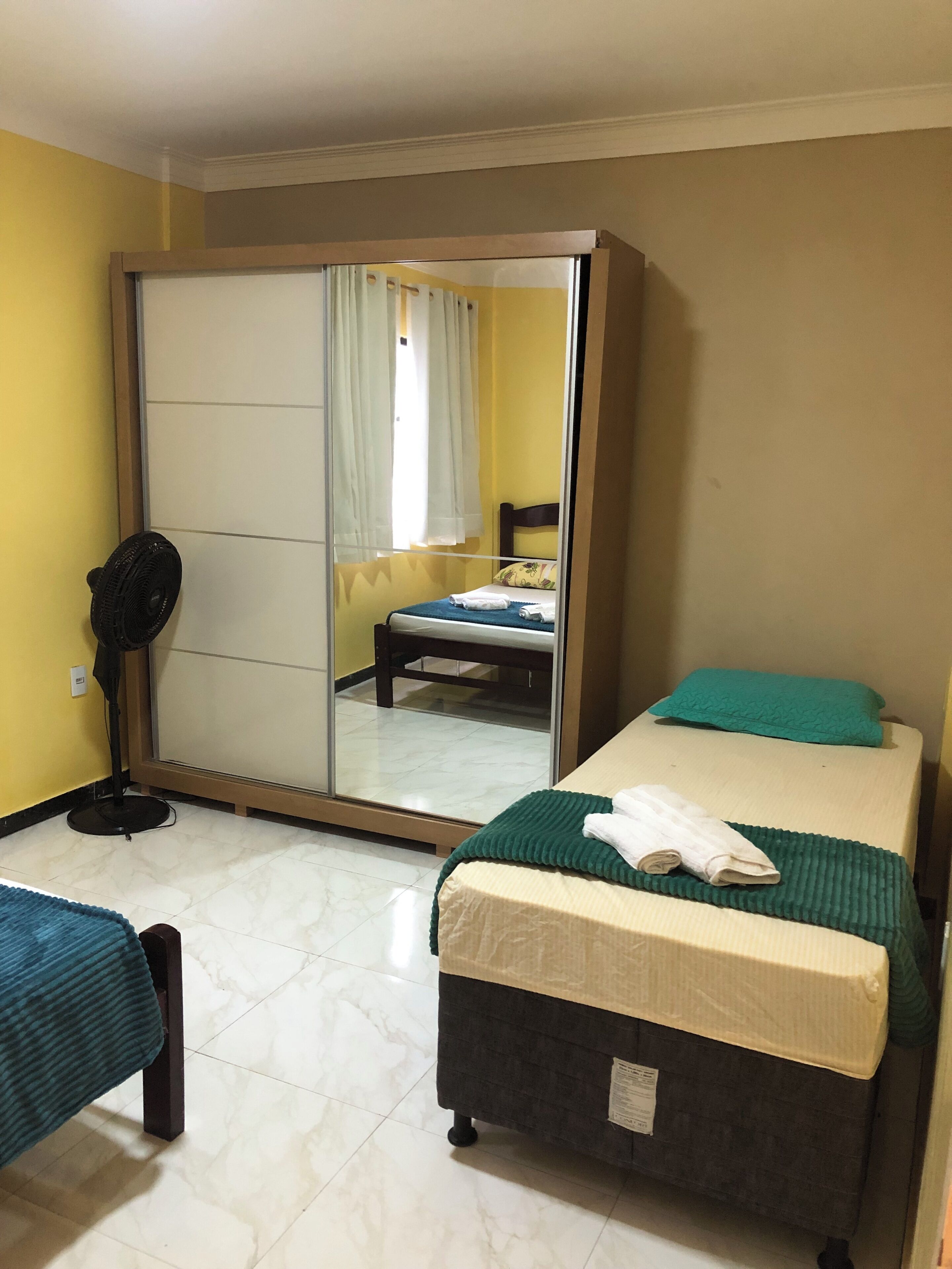 2 chambres, fer et planche à repasser, Wi-Fi, draps fournis