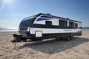 Beach - Beachfront RV Port Aransas Beach 2022 Prowler (Port Aransas)