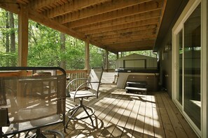 Terrace/patio - Moneta Memories — Hot Tub & Fire Pit (Moneta)