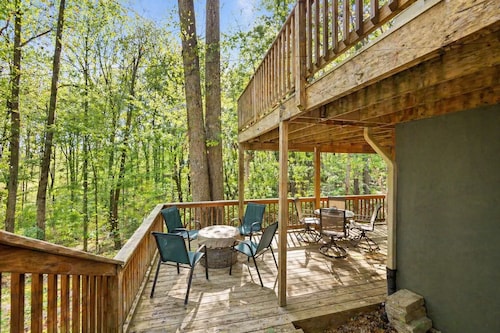 Moneta Memories Lake Retreat | Hot Tub & Fire Pit