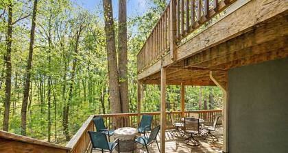 Moneta Memories Lake Retreat | Hot Tub & Fire Pit