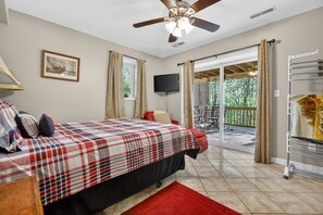 Iron/ironing board, WiFi, bed sheets - Moneta Memories — Hot Tub & Fire Pit (Moneta)