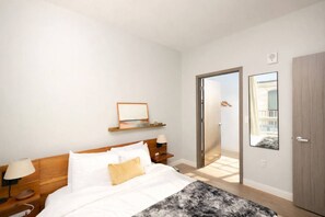 1 bedroom, desk, iron/ironing board, WiFi - Charming Walker`s Point Apt with Balcony | Sleeps 4 (Milwaukee)