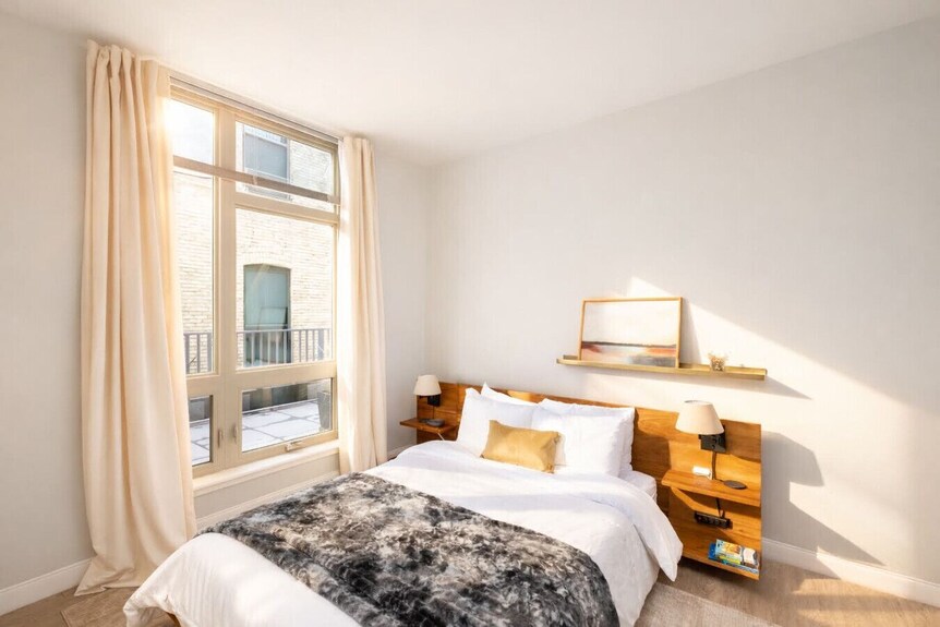 Charming Walker`s Point Apt With Balcony | Sleeps 4 - Oak Creek, WI