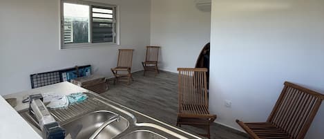 Classic-Bungalow, Terrasse, Gartenblick | Innenbereich