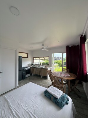 Classic Bungalow, Patio, Garden View | Free WiFi