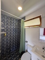 Bungalow clásico, patio, vistas al jardín | Baño
