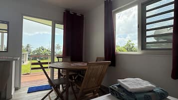 Bungalow Klasik, patio, pemandangan kebun | Wi-Fi gratis