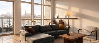 Walker`s Point Apt with Gym and Balcony | Sleeps 4-5