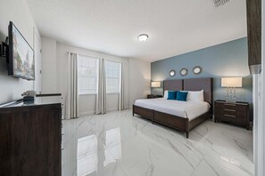 Room - Air Hockey | Classic Arcade | Fireplace | Resort Pool | Mins to Disney World: Storybook Villa (Kissimmee)