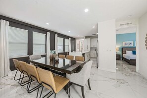 Dining - Air Hockey | Classic Arcade | Fireplace | Resort Pool | Mins to Disney World: Storybook Villa (Kissimmee)