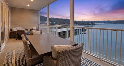 Peaceful, Newly Built Lakefront Condo, w/ PWC Slip, Screened Balcony, 2 Pools & Elevator
