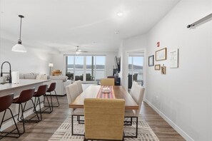 Dining - Peaceful, Newly Built Lakefront Condo, w/ PWC Slip, Screened Balcony, 2 Pools & Elevator (Camdenton)