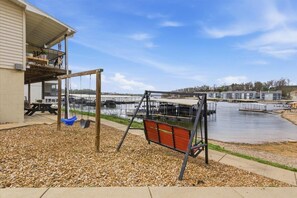 Property grounds - Bright Lakefront Condo, Amazing Views, Pools, Hot Tub (Osage Beach)