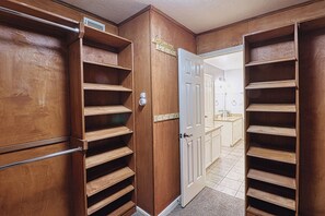 Interior - The Meadow-Spacious Cozy House- Arcade Game room-Sleep 12 (Stafford)